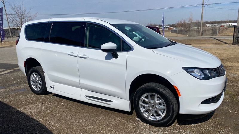 2022 Chrysler Voyager